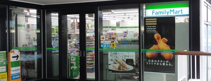 FamilyMart is one of 東京近辺の駐車場付きコンビニ.