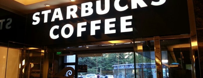 Starbucks is one of สถานที่ที่ Dhyani ถูกใจ.