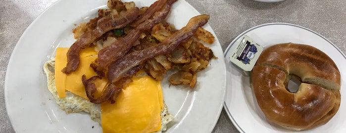 Lighthouse Cafe is one of Breakfast/Brunch Spots.