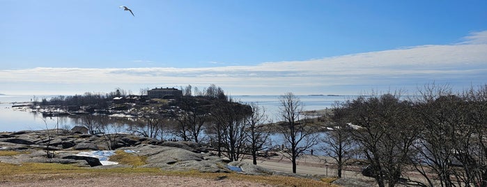 Kaivopuiston tähtitorni is one of Helsinki.