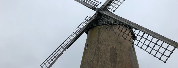 Bembridge Windmill is one of Carl'ın Beğendiği Mekanlar.