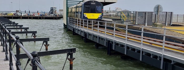 Ryde Pier Head Railway Station (RYP) is one of quick check-in.