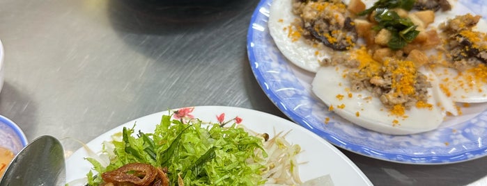 Bánh Cuốn Hải Nam is one of Ho Chi Minh Eats.