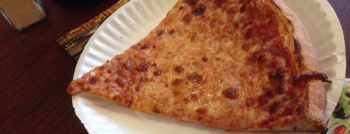 Besa Pizza is one of Lugares favoritos de Colin.