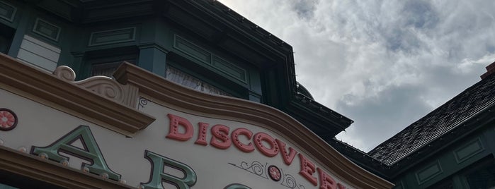 Discovery Arcade is one of Disneyland Paris.