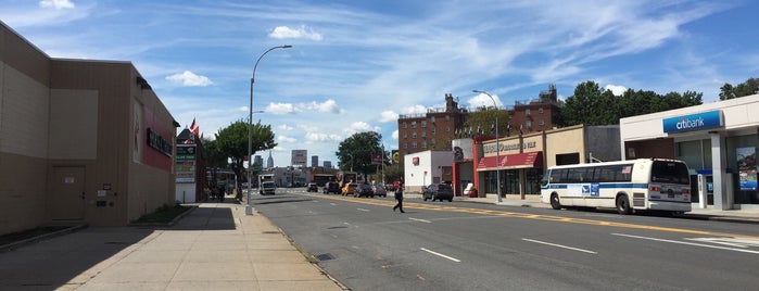 MTA Subway - Northern Blvd (M/R) is one of Locais curtidos por Curt.