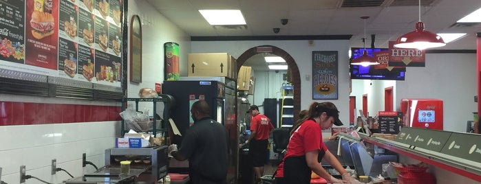 Firehouse Subs is one of Lugares favoritos de Tanner.