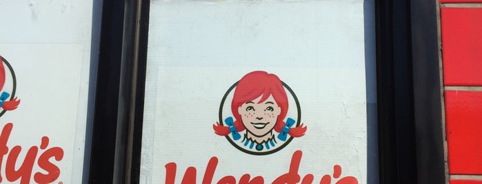 Wendy’s is one of สถานที่ที่ Jordan ถูกใจ.