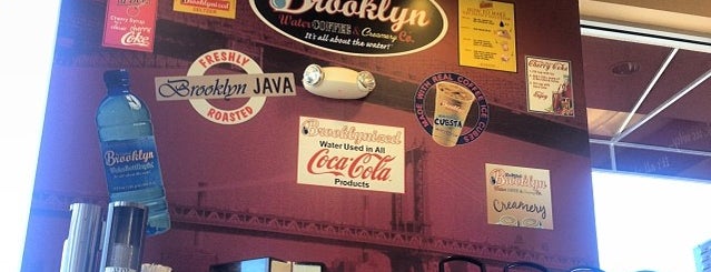 The Original Brooklyn Water Bagels Co. is one of Locais salvos de Lizzie.