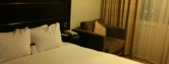 DoubleTree by Hilton Hotel London Heathrow Airport is one of Fernandoさんのお気に入りスポット.