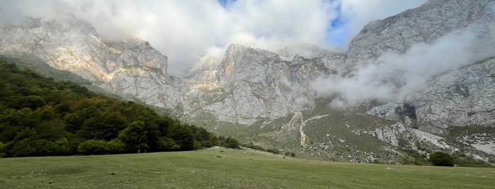 Teleférico de Fuente Dé is one of Cantabria.