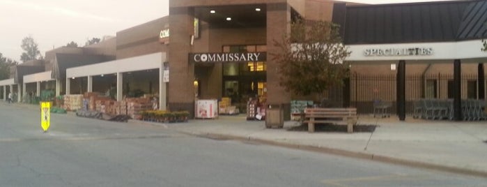 Camp Lejeune MCB Commissary is one of Lugares favoritos de Todd.