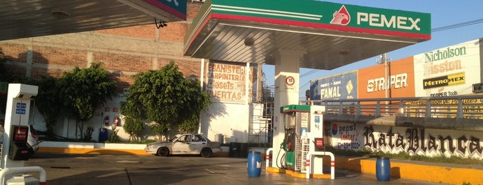 Gasolinera Acueducto is one of Ismael’s Liked Places.