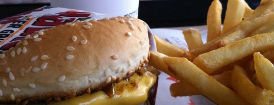 The Habit Burger Grill is one of Tempat yang Disimpan Dat.