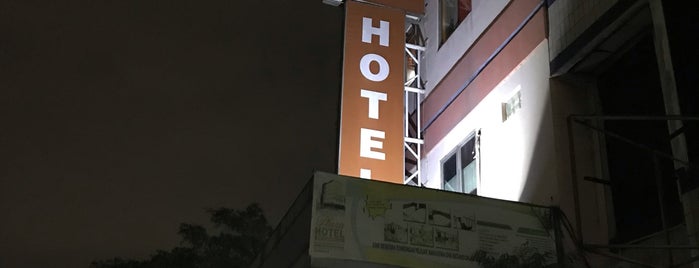 Hotel Plaza is one of Hotel.