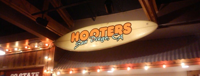 Hooters of Rancho Bernardo is one of Carolynさんの保存済みスポット.