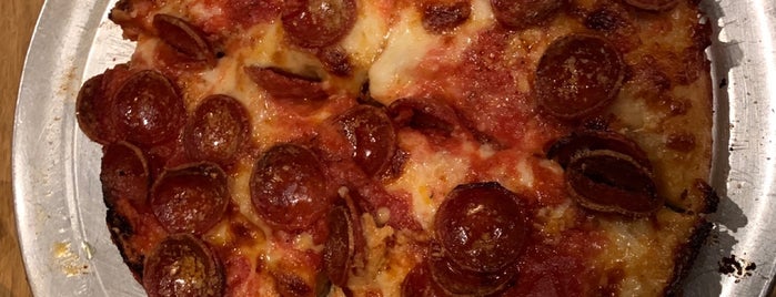 Scarr's Pizza is one of Posti che sono piaciuti a Will.