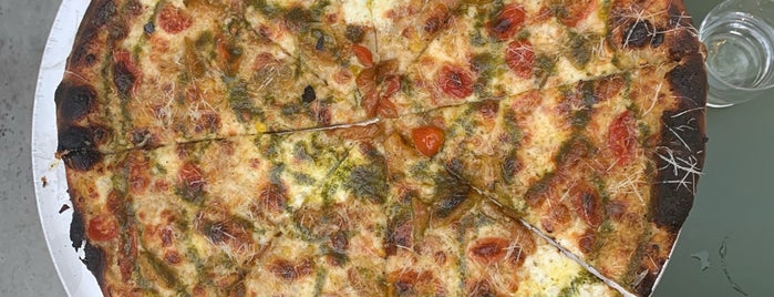 Pizzeria Beddia is one of Lugares favoritos de Will.