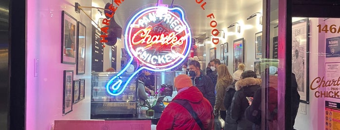 Charles Pan-Fried Chicken is one of Orte, die Will gefallen.