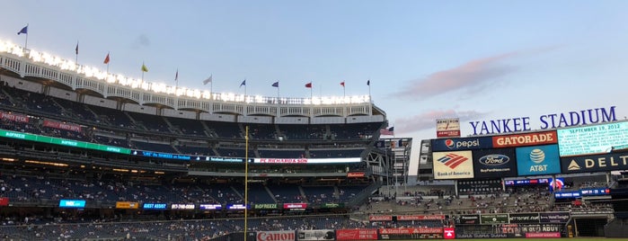 Yankee Stadium is one of Lieux qui ont plu à Will.