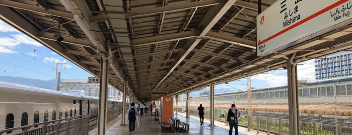 Shinkansen Mishima Station is one of สถานที่ที่ Masahiro ถูกใจ.