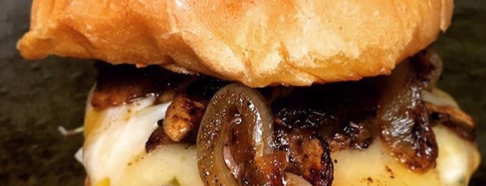 PIN Burger is one of Posti che sono piaciuti a yazeed.