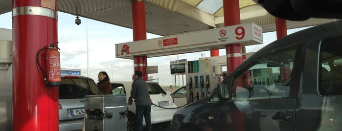 Gasolinera Alcampo is one of Lugares favoritos de Jonatan.