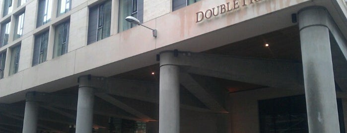 DoubleTree by Hilton Hotel London - Tower of London is one of Tempat yang Disukai Wasya.