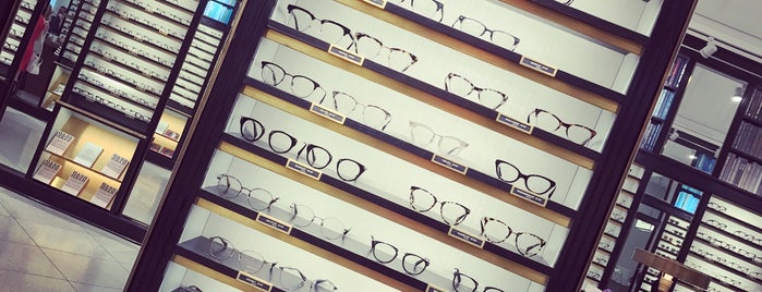 Warby Parker is one of John'un Beğendiği Mekanlar.