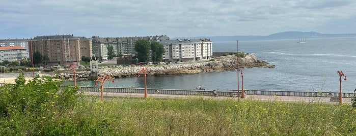 Praia de San Amaro is one of Lugares que visitar en A Coruña.