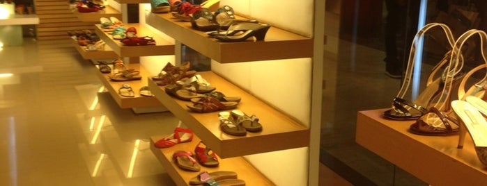 adidas phoenix mills lower parel