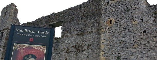 Middleham Castle is one of Carl : понравившиеся места.