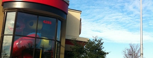 Chick-fil-A is one of Orte, die Staci gefallen.