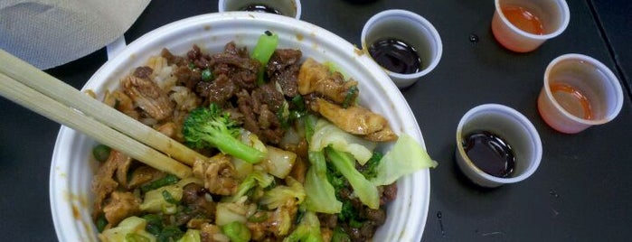 The Flame Broiler is one of Danielleさんの保存済みスポット.
