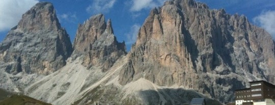 Passo Sella is one of Traversata delle Alpi.
