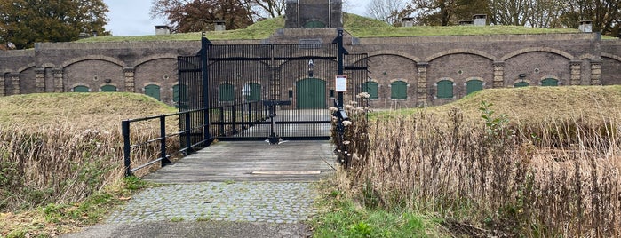 Fort Ruigenhoek is one of Utrecht.