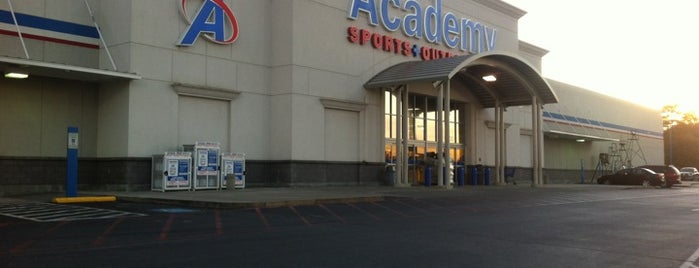 Academy Sports + Outdoors is one of Locais curtidos por Jeremy.