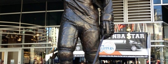 Wayne Gretzky Statue is one of LA.