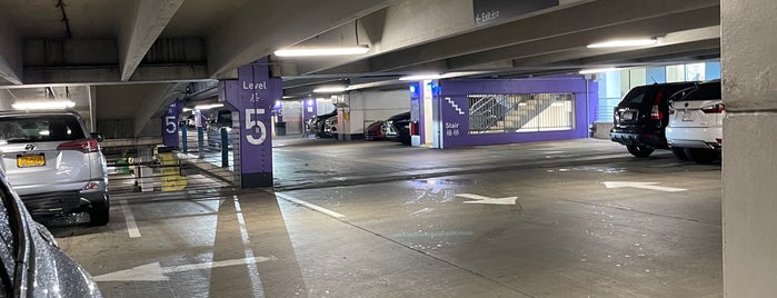 Sky View Parking is one of Parking: NEW YORK.