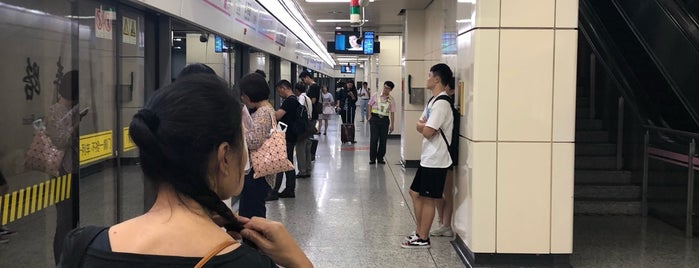 Changzhong Road Metro Station is one of 上海轨道交通7号线 | Shanghai Metro Line 7.