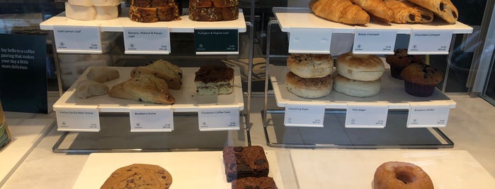 Starbucks is one of The 9 Best Places for Biscotti in Queens.