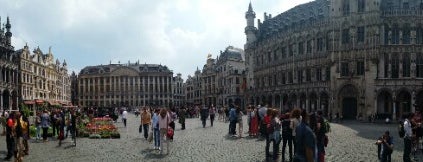 Grand Place / Grote Markt is one of Tempat yang Disukai Moe.