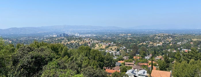 Topanga Canyon Lookout is one of Woodland Hills.