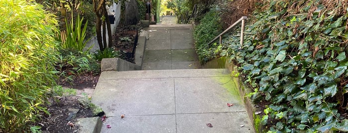 Vulcan Stairway is one of San Francisco Dos.