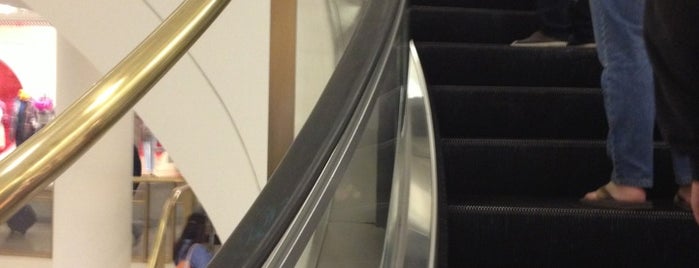 Curved Escalator - Westfield is one of สถานที่ที่ Tantek ถูกใจ.