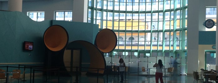 Disney Cruise Line Terminal - Port Canaveral is one of Lugares favoritos de Dana Simone.