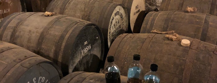 Royal Lochnagar Distillery is one of Lugares favoritos de Maggie.