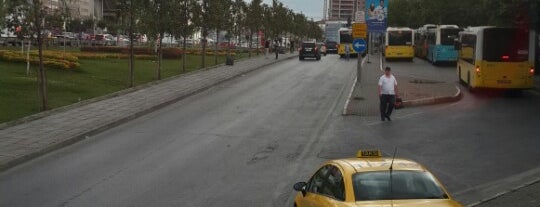 251 Şişli- Pendik Limuzin Durağı is one of สถานที่ที่ Y.Byelbblk ถูกใจ.