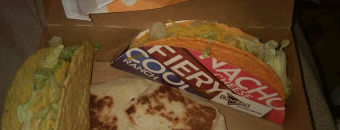 Taco Bell is one of Lugares favoritos de Mike.