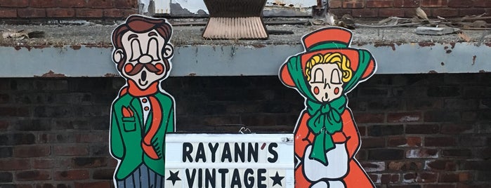 Rayann's Creative Instinct is one of Lugares favoritos de Rosie Mae.